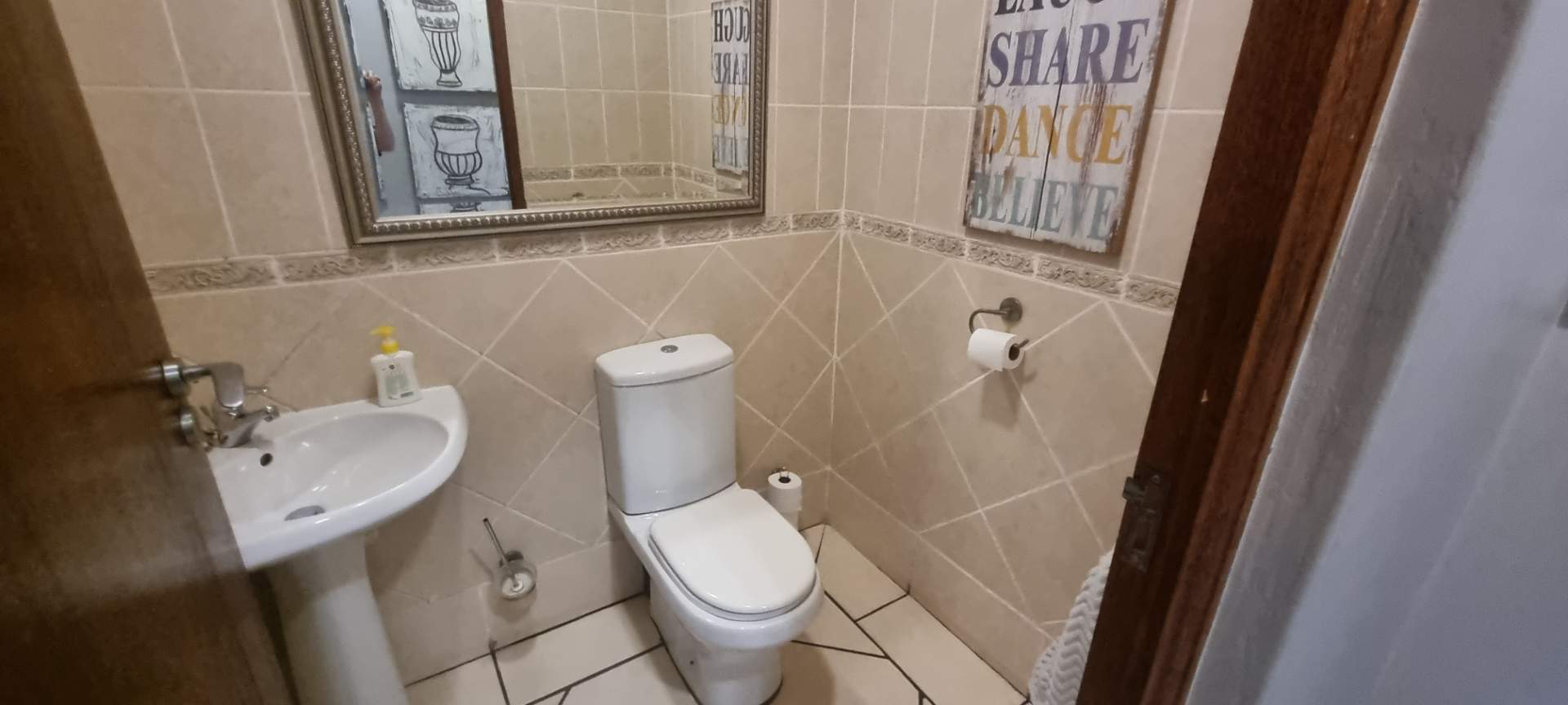 329494285.jpg
