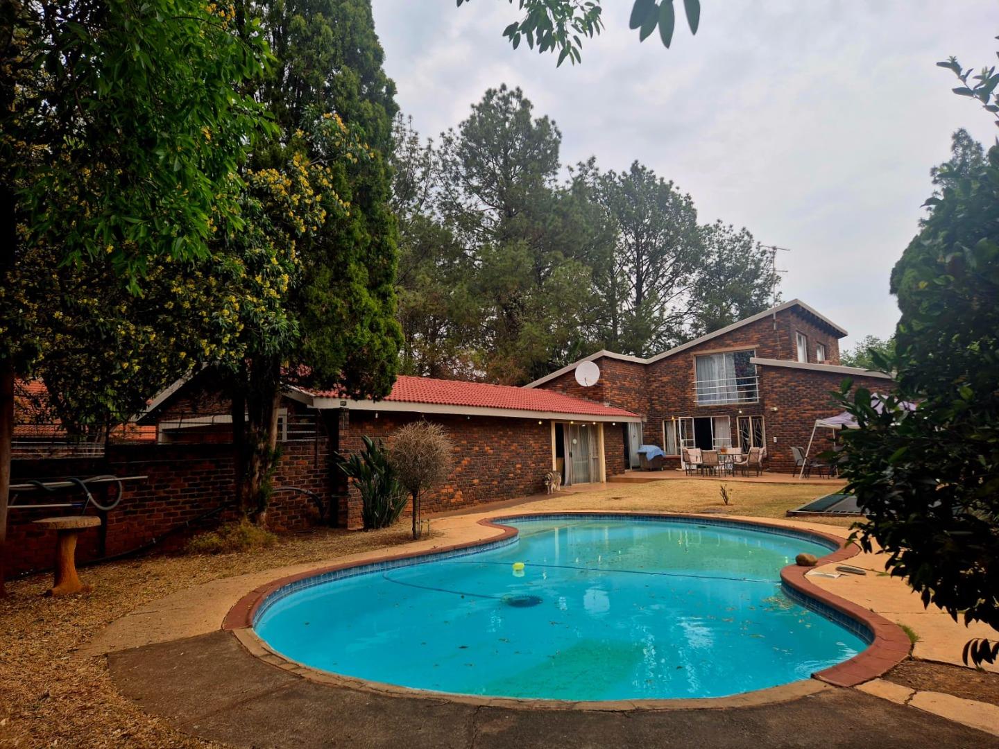 6 Bedroom House for Sale - Gauteng